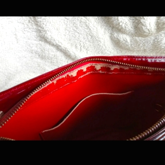 *IN NEED OF REPAIR* Louis Vuitton Houston Vernis Bag - Picture 8 of 12